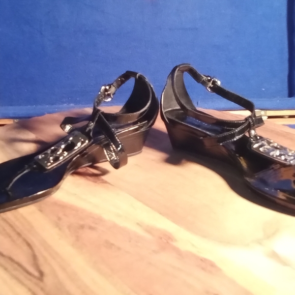Coach Dylanitl Patent Leather T-Strap Wedge Sandal Heels, Sz. 7.5-US, 38-EU - Picture 5 of 7